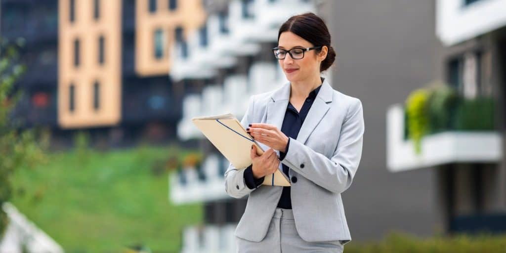 realestateagent-1